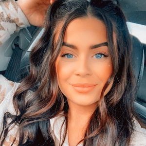 🖤✨ MEET YOUR POSHER! ✨🖤